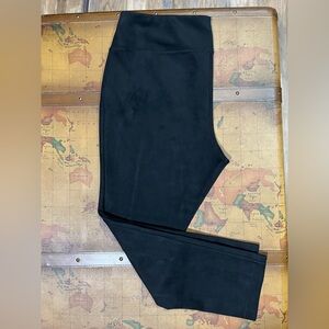 NWOT Andrew Marc Black Faux Suede Womens Tapered Ankle Dress Pant Trouser Slacks